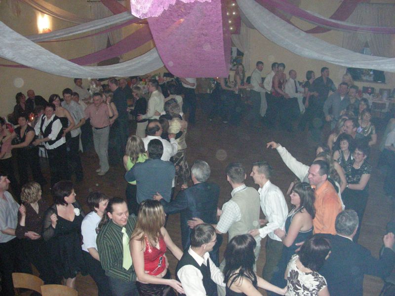 Przepelniony pociag do Wlodar